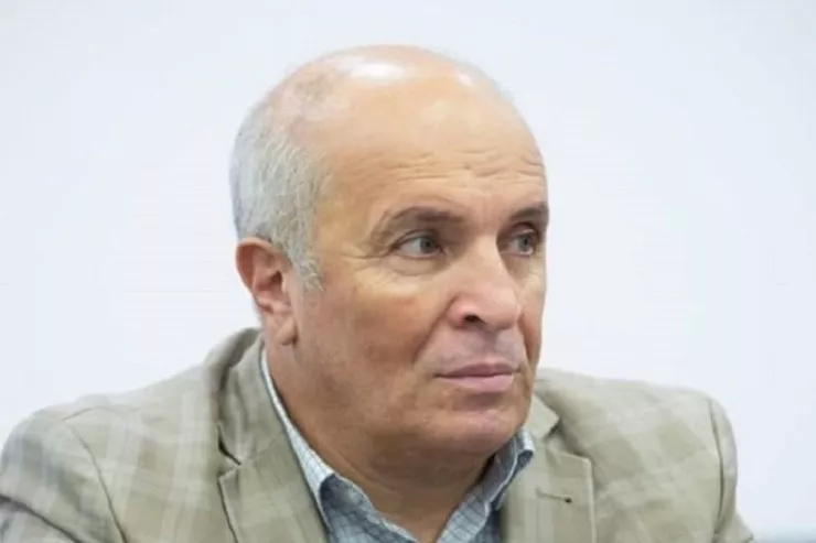 Tanınmış yazıçı   AYB-dən getdi 