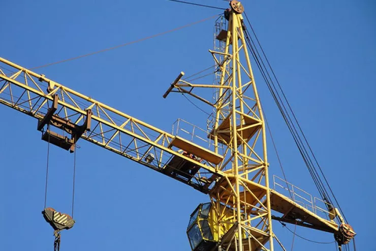 Xırdalanda FACİƏ:  fəhlə yükqaldıranın altında can verdi