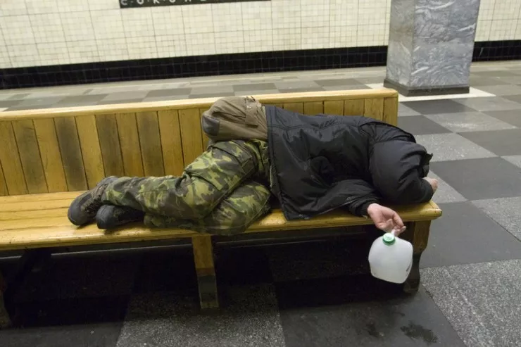 “Bomj” ona ürəyi yanan  kişini peşman etdi