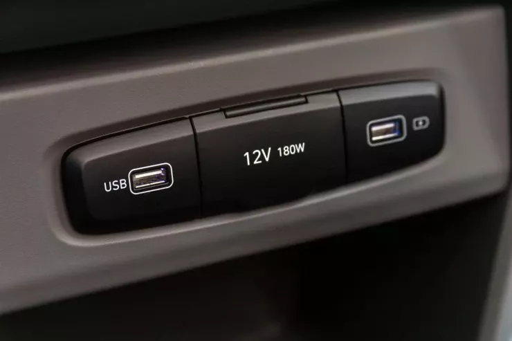 Bu kiçik cihazı heç vaxt avtomobilin USB-portuna  qoşmayın