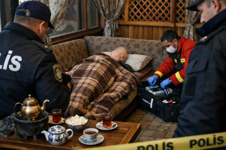 Bakıda kişi çay evində  öldü
