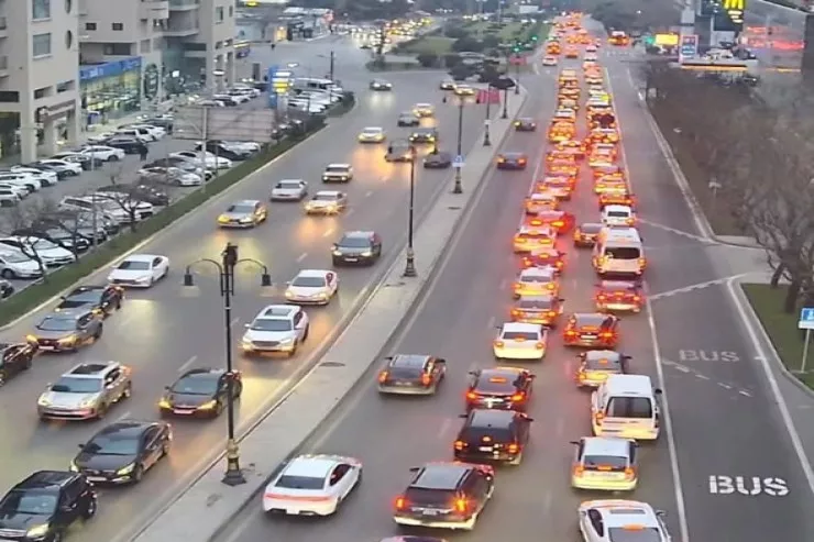 Bakıda bu yollarda sıxlıq var - SİYAHI 