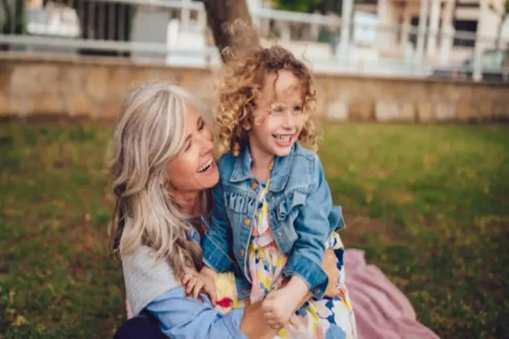 Nəvələrlə ünsiyyət beynin gənc qalmasına  kömək edir