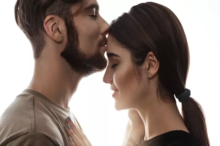 Öpüşmək zamanı  etdiyimiz səhvlər AÇIQLANDI 