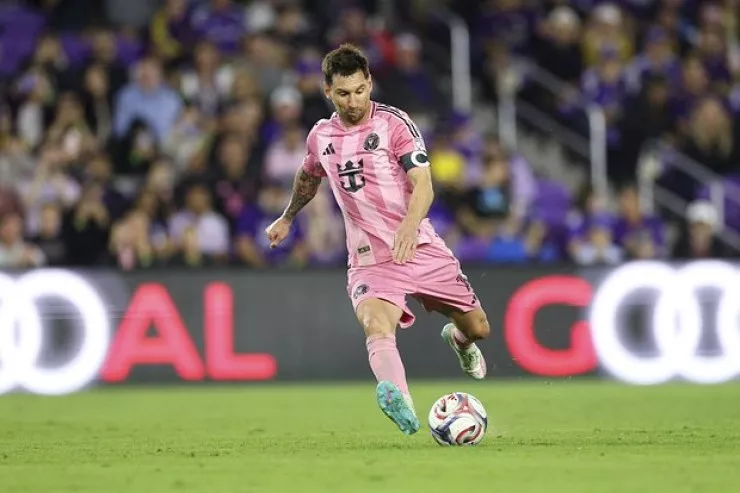 Messi Pelenin rekordunu  təkrarladı