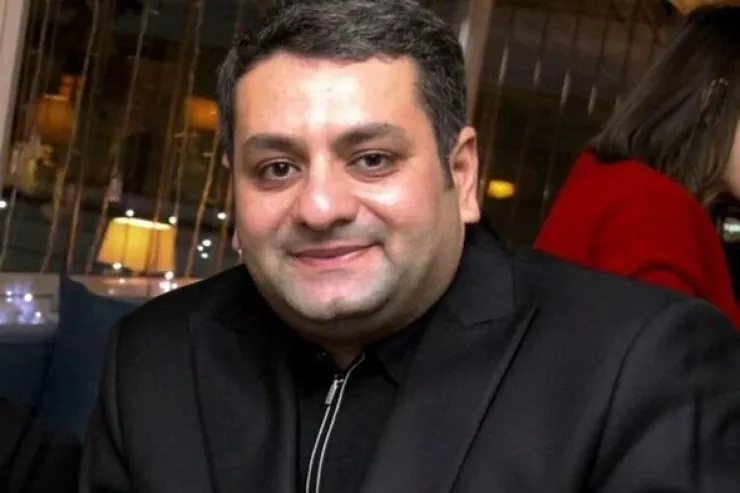 Aktyor Elcan Rəsulov Dubaydan qayıda bilmir - ÖZÜ DANIŞDI 