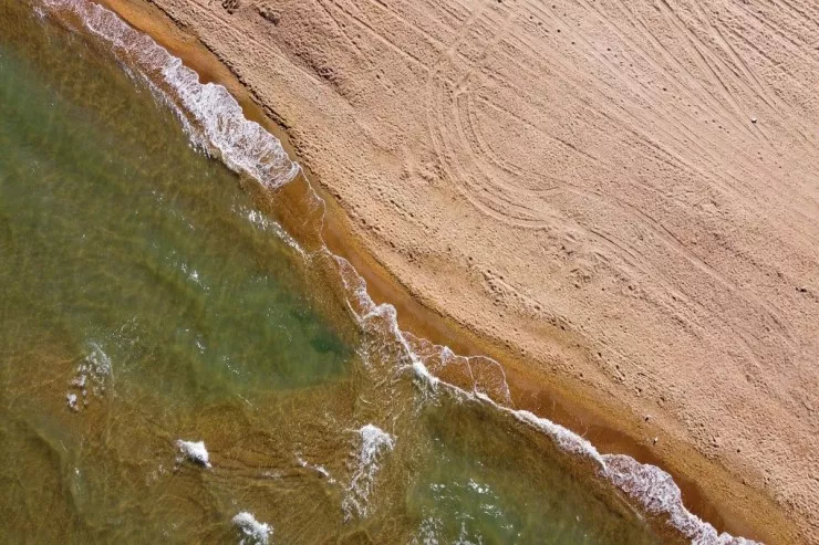 Beş ölkə ilə həmsərhəddir  - dünyanın ən böyük gölü  hansıdır?