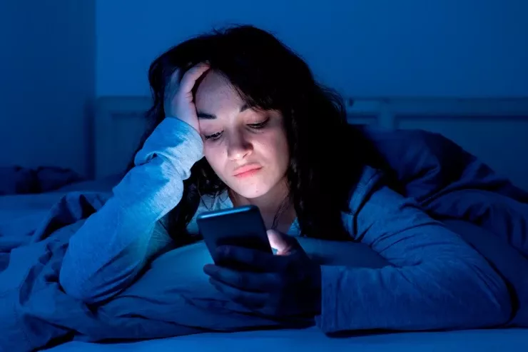 Gözlənilməz təhlükə: Mavi işıq  dərini sürətlə qocaldır