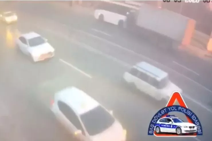 Bakı-Şamaxı yolunda "KamAZ" avtobusa çırpıldı, yaralılar var - HADİSƏ ANI 