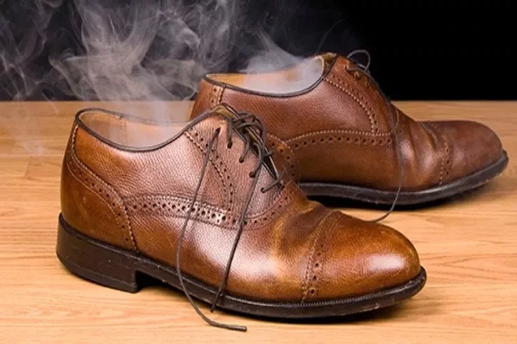 Ayaqqabılarınıza yuyucu toz  tökün: Sizi təəccübləndirəcək  həyat hiyləsi