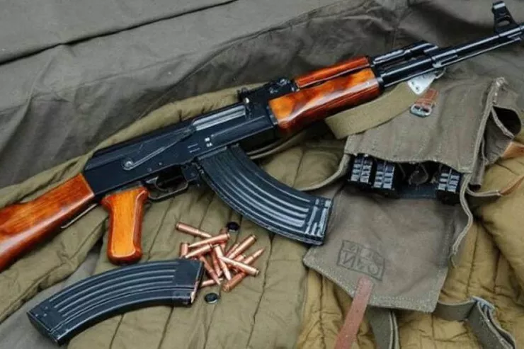 Salyanda narkotacir "Kalaşnikov"la  tutuldu