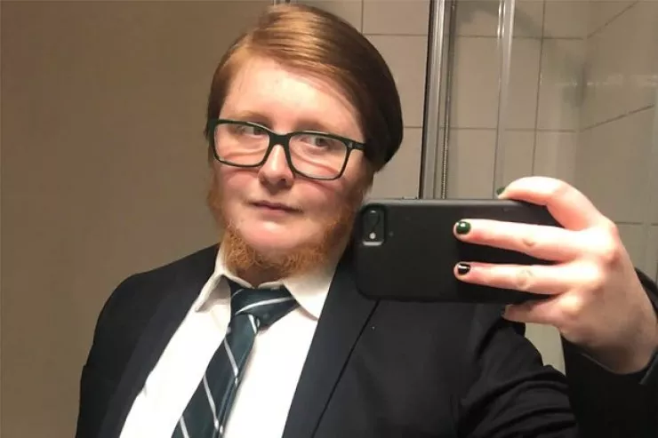 Qadın saqqalını qırxmağı  dayandırdı: necə göründüyünü nümayiş etdirdi 