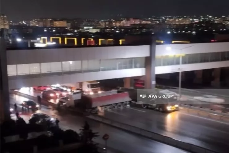Bakı-Sumqayıt yolunda ağır qəza - Böyük tıxac yarandı 