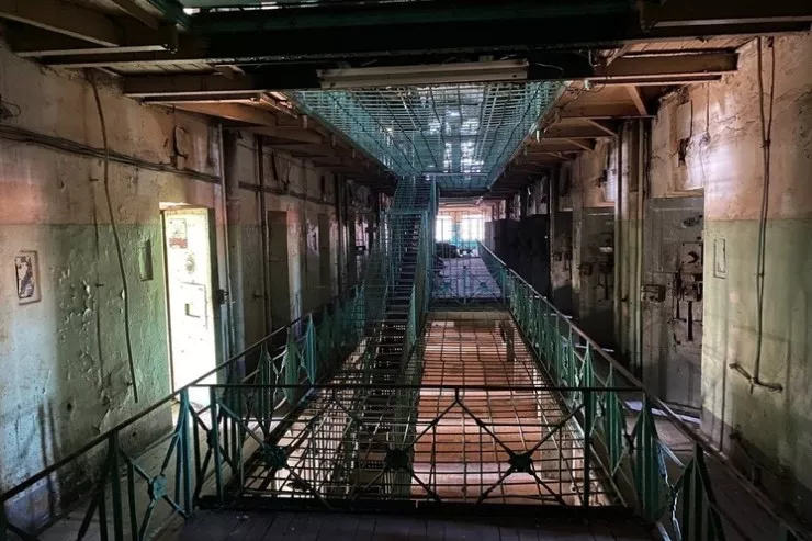 Həbsxanada ölən manyakın QIZI:  "Yandırıb külünü unitaza axıdın"