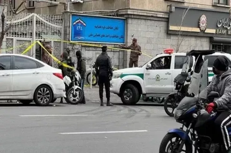 Tehranda polis postlarına hücumlar:  10-a yaxın təhlükəsizlik əməkdaşı ölüb