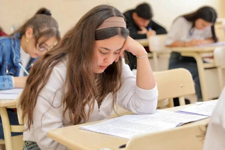 Azərbaycan dili fənni üzrə buraxılış imtahanı faciəvi idi - PEDAQOQ - VİDEO 