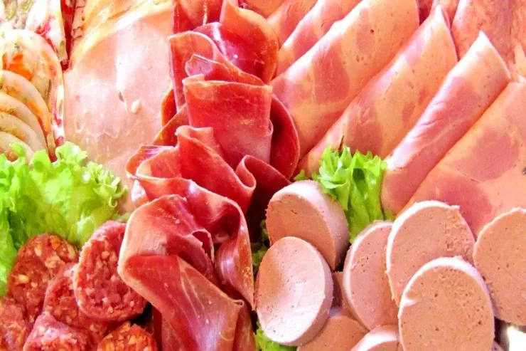 Ən dadlı və ən faydalı kolbasanı  necə seçmək olar?