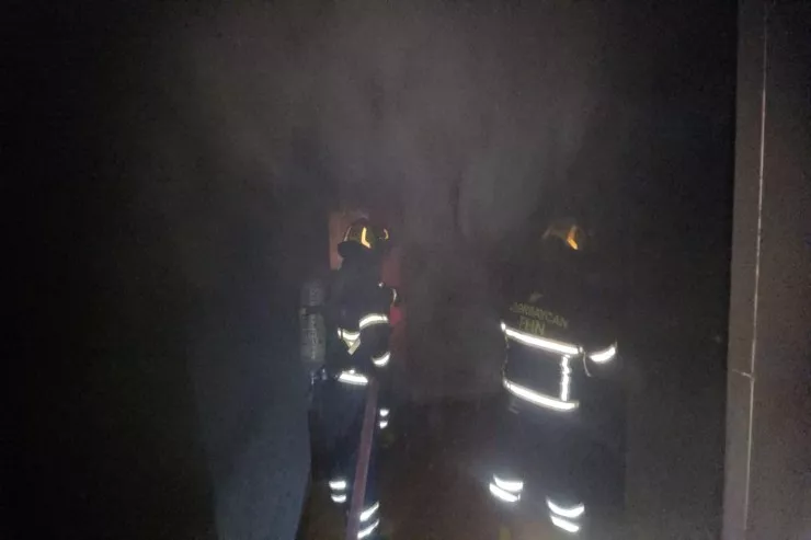 Bakıda yaşayış binasında yanğın-VİDEO 