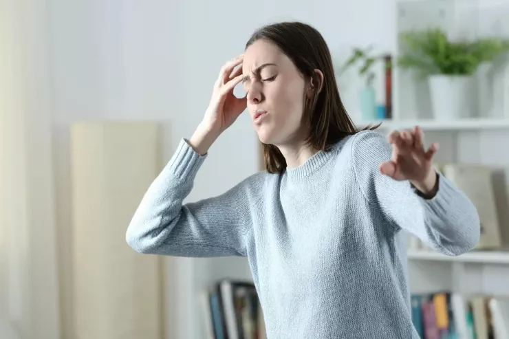 Qəfil ayağa qalxanda  başınız niyə gicəllənir?