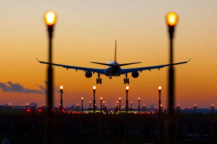 İsrail təyyarələrdə sərnişin sayını azaldır - Ölkəni tərk etmək istəyənlərin sayı çoxdur 