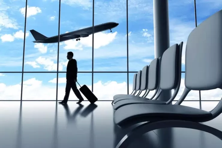 Hava limanında KURYOZ:  oyuncaqlar arasında yanıb-sönən "casus"  tapıldı -  VİDEO 