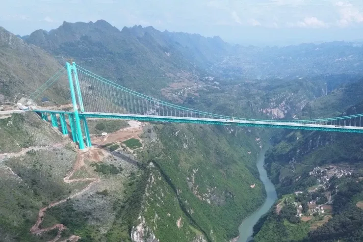 Göyə çatır:  Dünyanın ən hündür  körpüsü, 625 metr 