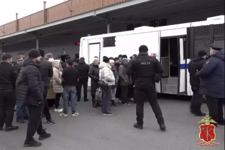 Peterburq bazarında 500 miqranta  qarşı REYD - VİDEO 