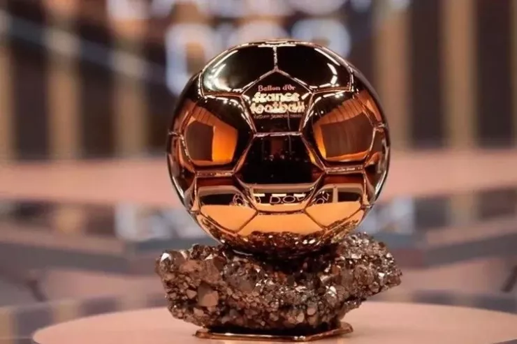 "Qızıl top"un qalmaqallı qalibi  hər gün şərab içir 