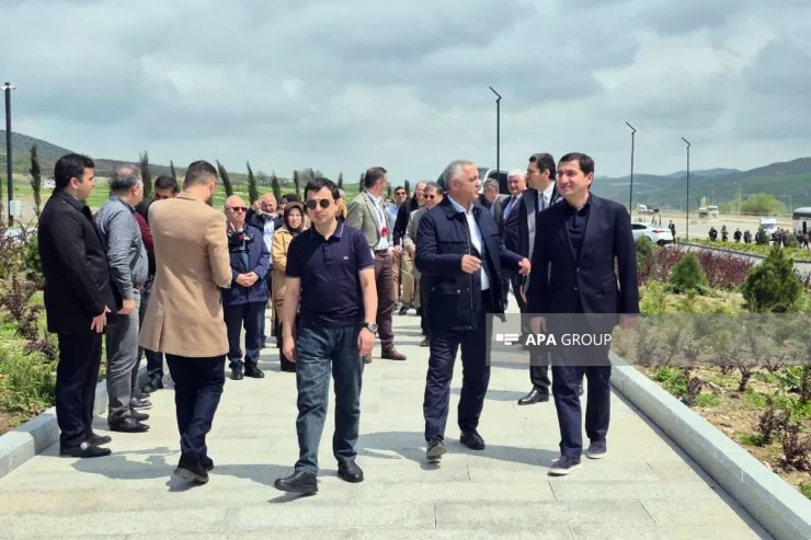 Hikmət Hacıyev diplomatlarla Şərqi Zəngəzura getdi - FOTOLENT 