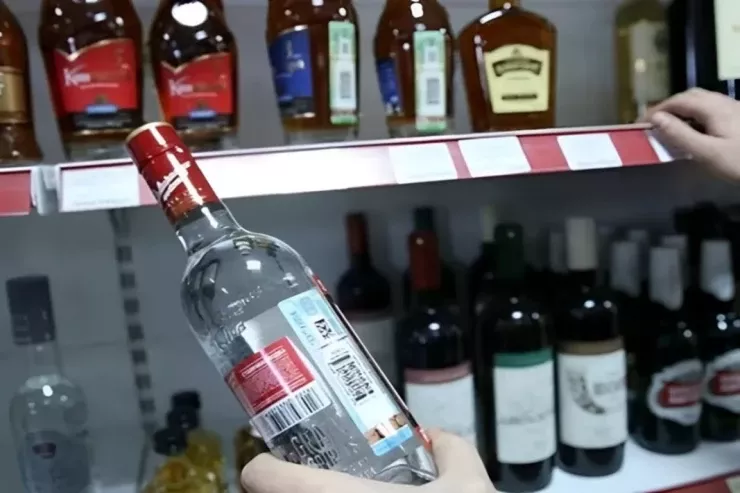 Bakıda marketlərdən külli miqdarda spirtli içkilər  oğurlandı
