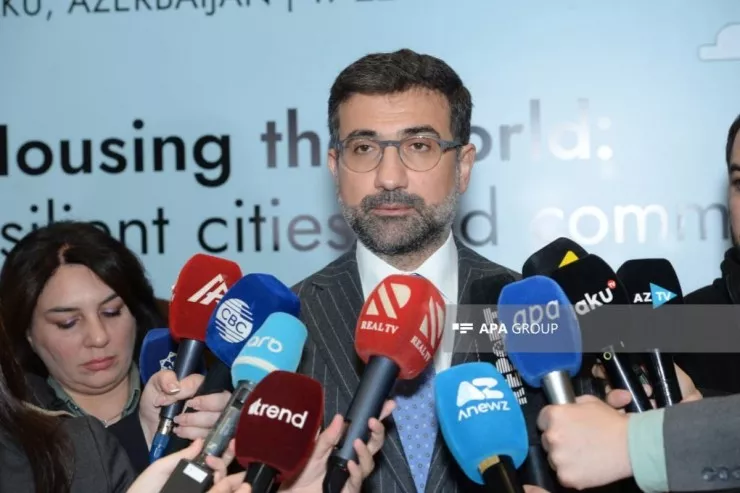WUF13-ün akkreditasiya mərkəzində bütün əməkdaşlar azərbaycanlıdır
