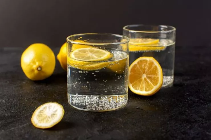 Limonlu su  zərərli ola bilər - Bu məhsullarla qarışdırmayın 