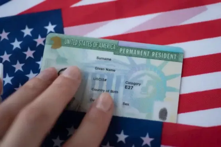 ABŞ "Green card"  qaydalarını çətinləşdirir 