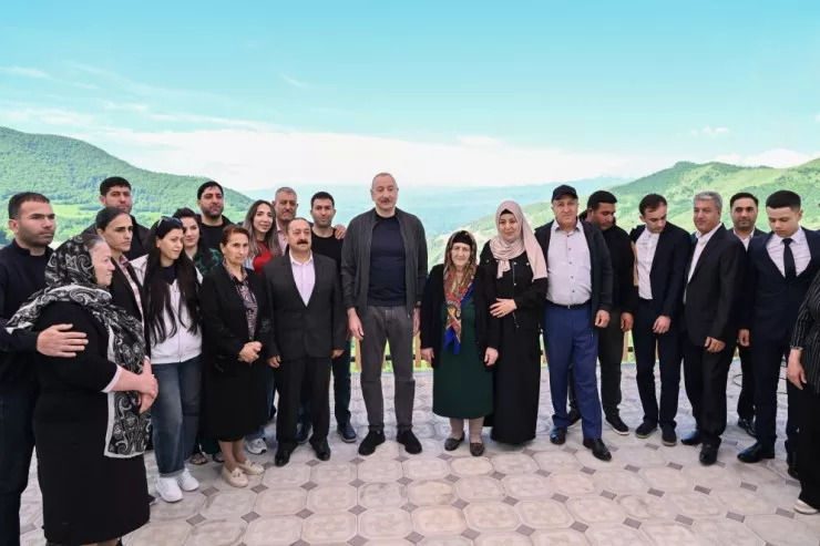 Prezident Şuşanın Böyük Qaladərəsi KƏNDİNDƏ - FOTOLENT  - YENİLƏNİB 