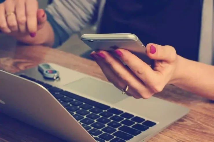 Smartfonun dinlənildiyini  necə anlamaq olar?