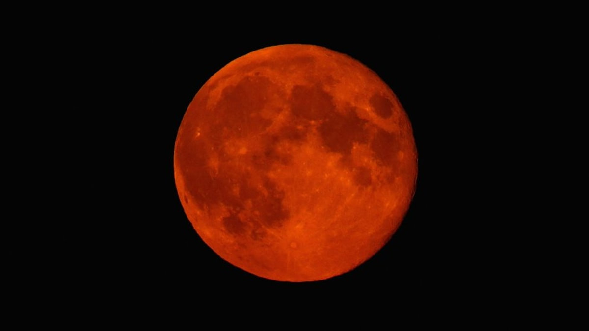 2. Ay tutulması hansı vəziyyətdə baş verir?